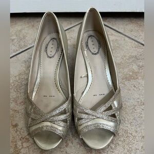 Debut Chic Gold Peep-Toe 2 inches Heels size 8